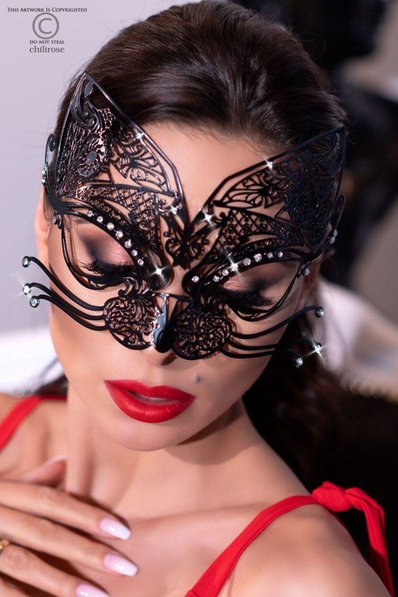 Sexy maschera in metallo filigranato con strass