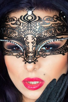 Sexy maschera nera filigranata con strass
