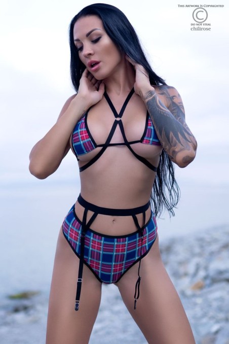 Sexy set in stampa scozzese in 5 pezzi con imbracature