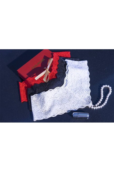 Perizoma rosso con perle naturali e gadget erotico